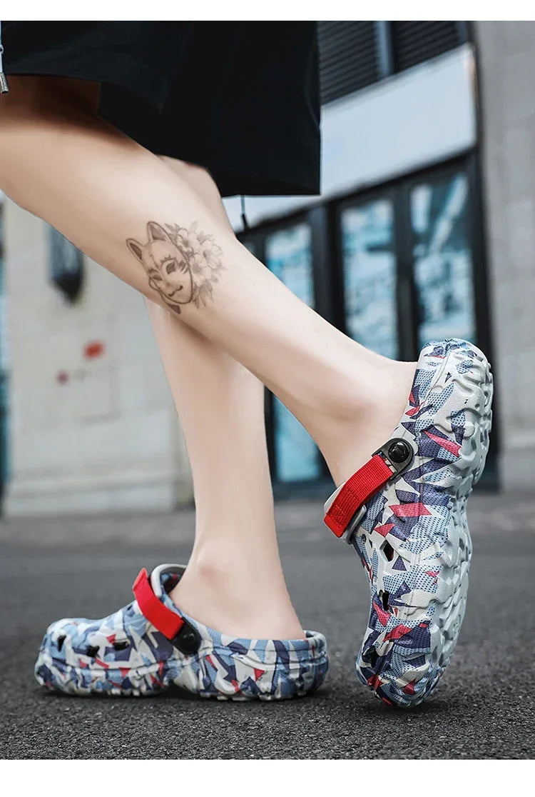 New Men's Clogs Slippers Sandal Men Garden Shoes Flat Camouflage Sandals Male Sneakers Outdoor Flip Flops Home Clogs