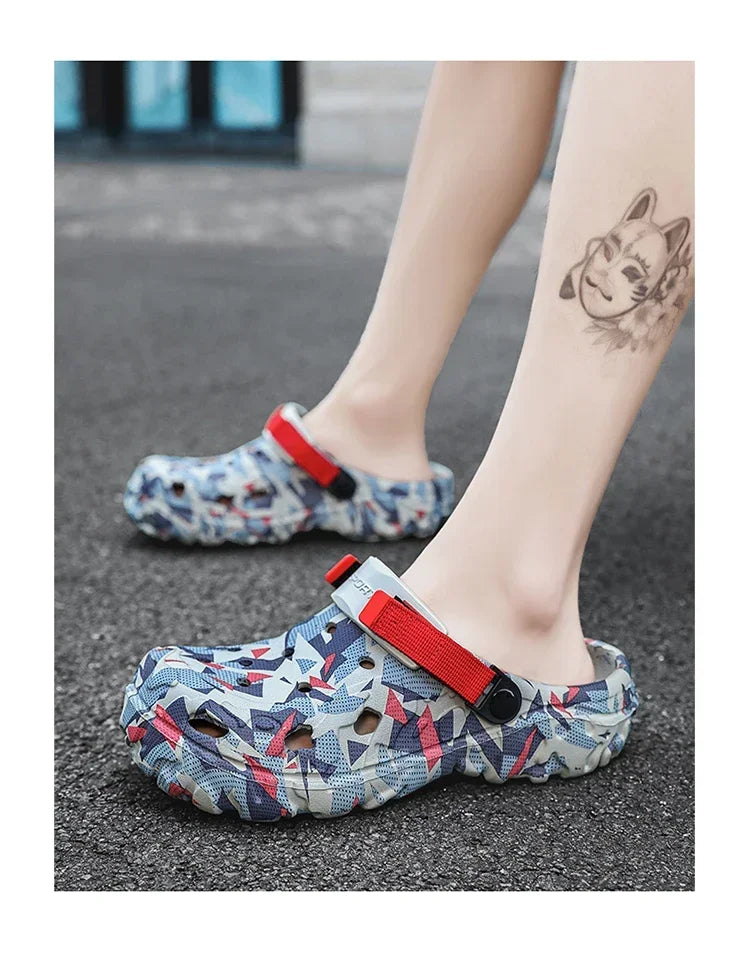 New Men's Clogs Slippers Sandal Men Garden Shoes Flat Camouflage Sandals Male Sneakers Outdoor Flip Flops Home Clogs